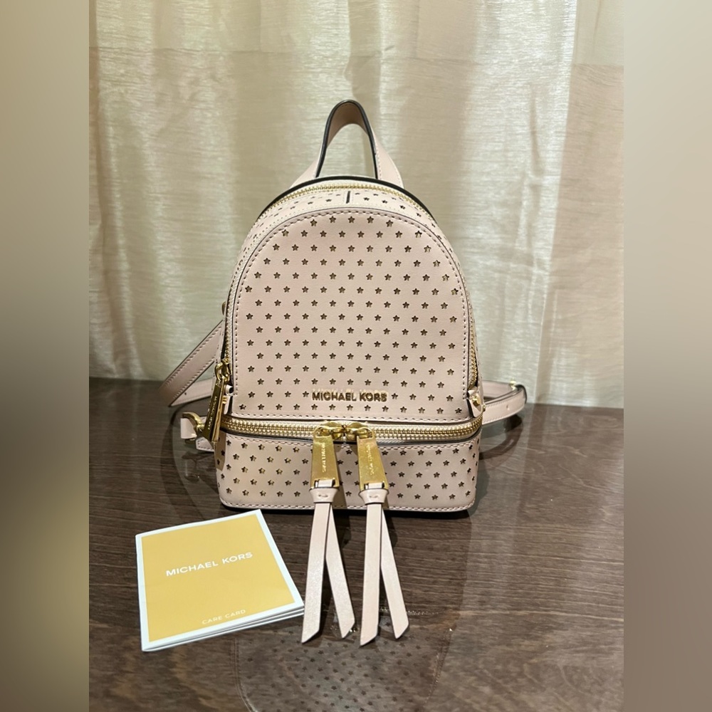 Michael Kors Rhea Zip Mini
Backpack Soft Pink